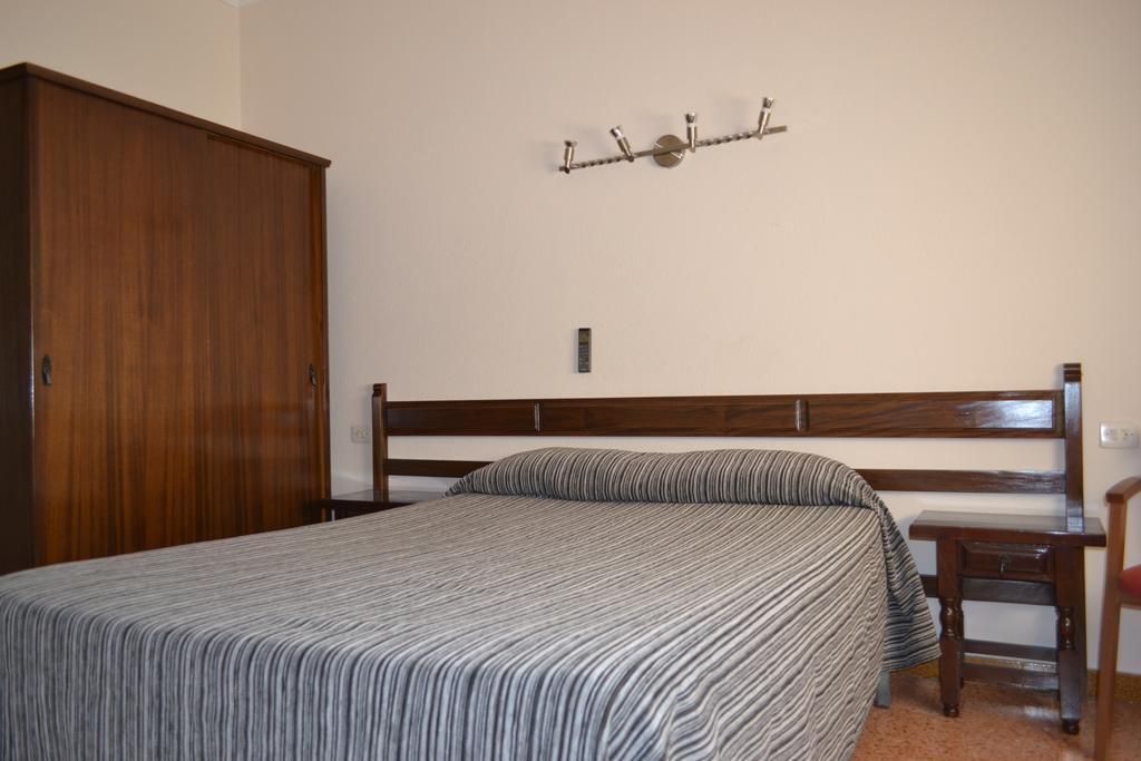 Hostal L'Esplai Viladamat Quarto foto